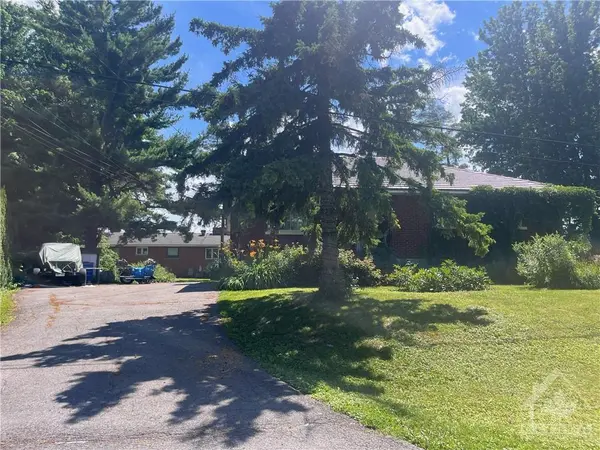 3433 CARLING AVE, Ottawa, ON K2H 7V5