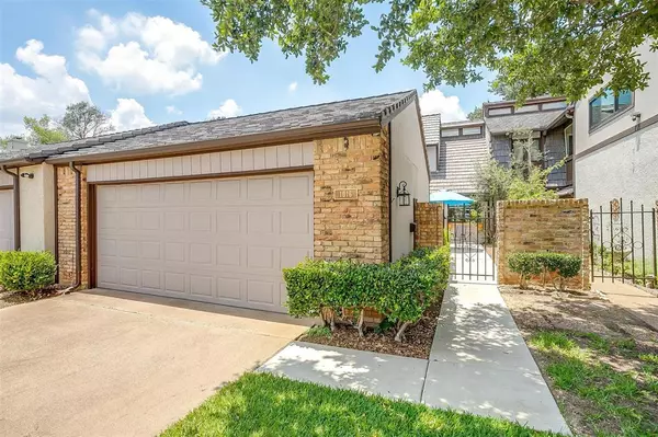 1016 Village Place,  Fort Worth,  TX 76112