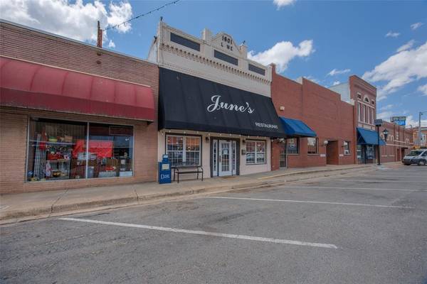 123 S Broadway Street, Checotah, OK 74426