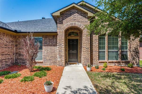 513 Jr Stoff Drive, Azle, TX 76020