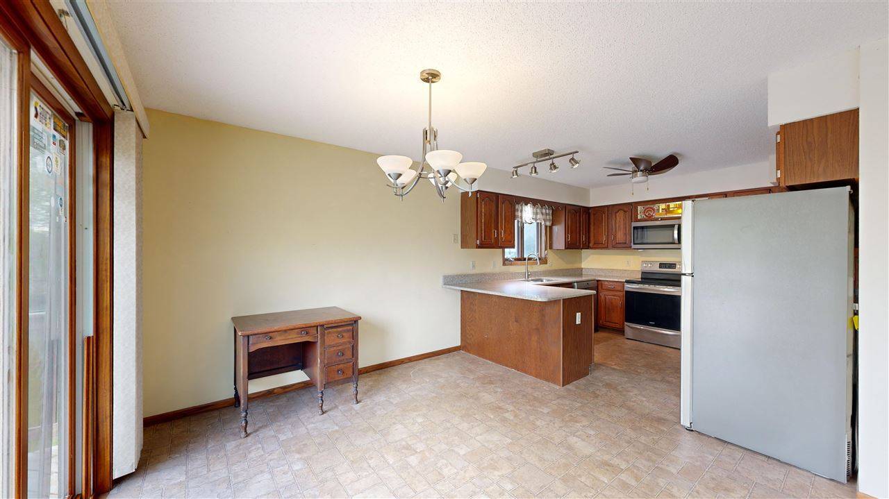 Iowa City, IA 52240,1928 Delwood Dr