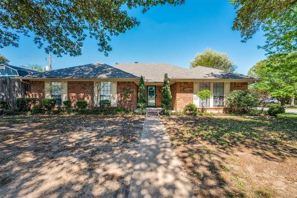 4801 Rockhampton Drive, Arlington, TX 76016