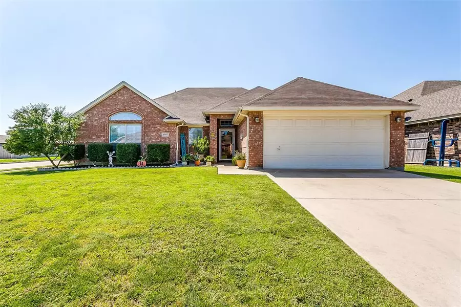 1001 Carlin Lane, Burleson, TX 76028