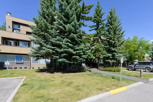 Calgary, AB T3H 2L2,121 Village HTS SW #6