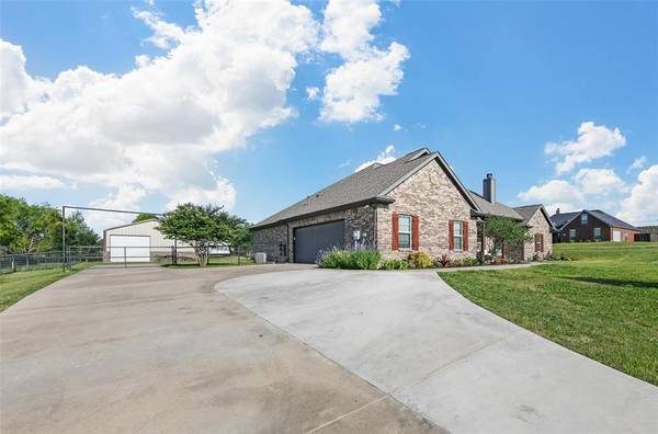 1316 Roe Helm Circle, Rhome, TX 76078