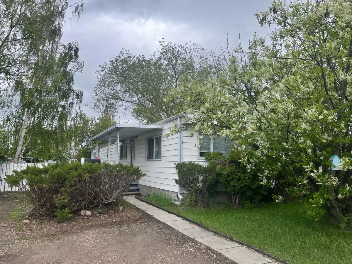 Strathmore, AB T1P 1E6,2 Briar PL