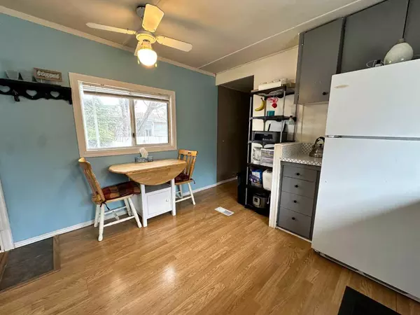 Strathmore, AB T1P 1E6,2 Briar PL