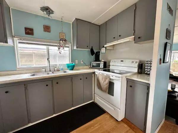 Strathmore, AB T1P 1E6,2 Briar PL