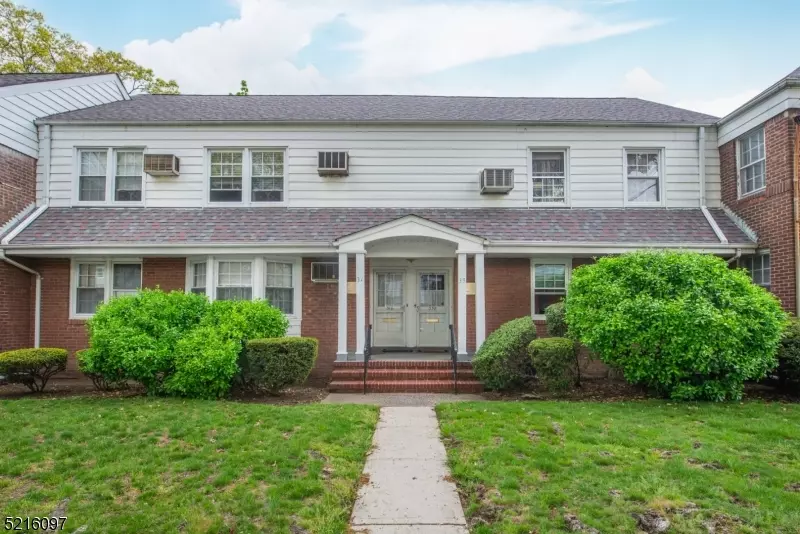 33 Elmwood Ter #A, Elmwood Park Boro, NJ 07407