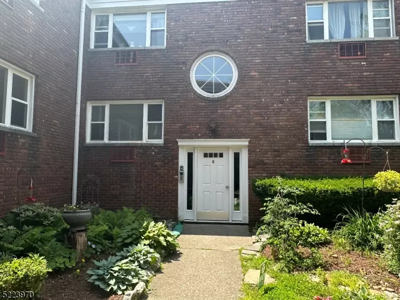 Verona Twp., NJ 07044,300 Claremont Ave #1