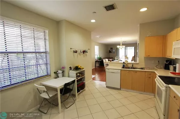 Weston, FL 33332,4274 Vineyard Cir  #4274