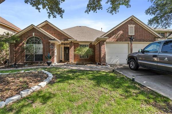 2107 Pinwood Circle, Arlington, TX 76001