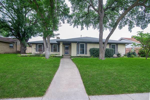 300 Mistletoe Drive,  Richardson,  TX 75081