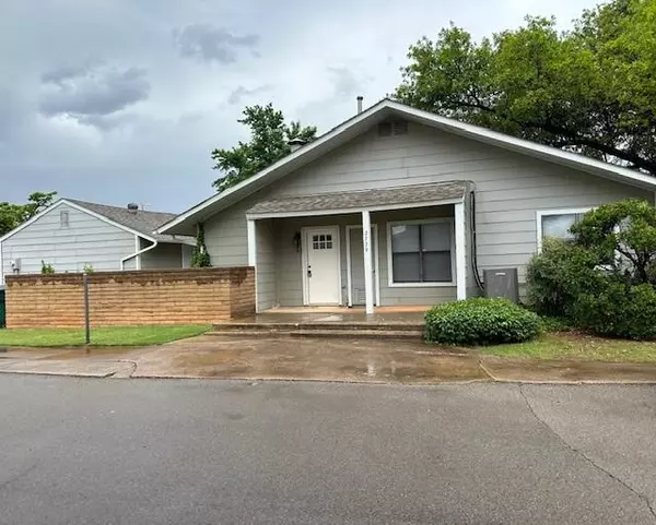 2739 Indian Creek Boulevard, Oklahoma City, OK 73120