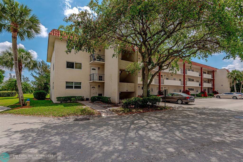 Pembroke Pines, FL 33025,9220 S Hollybrook Lake Drive  #110