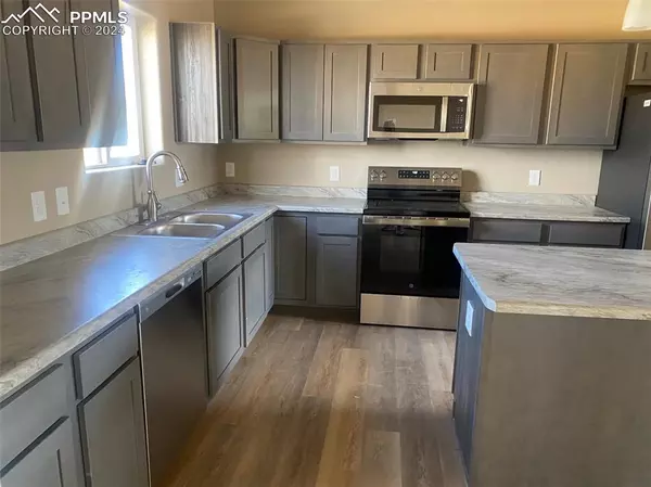 Pueblo, CO 81008,5404 Gannet LN