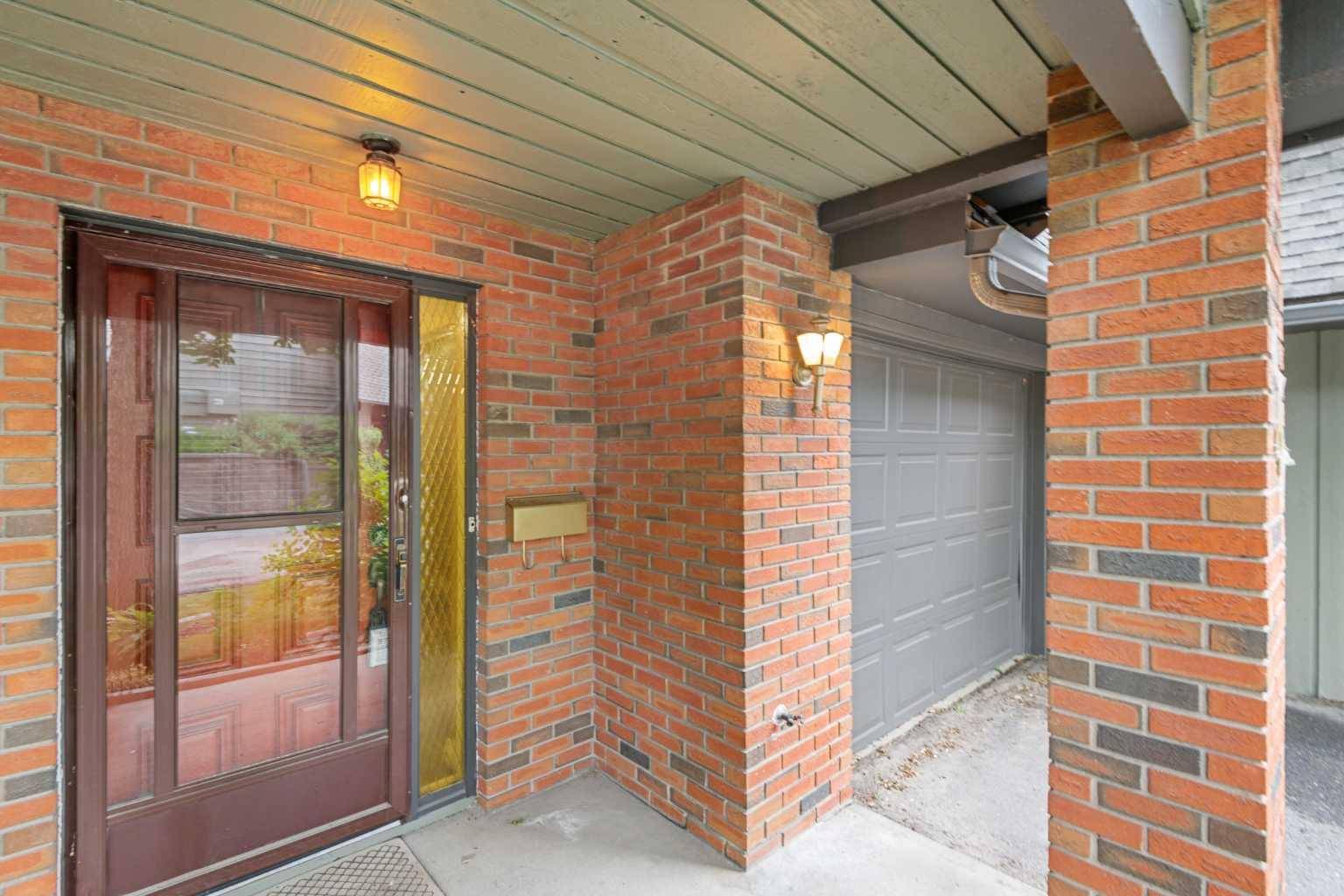 Calgary, AB T2V 4S8,10030 Oakmoor WAY SW #15