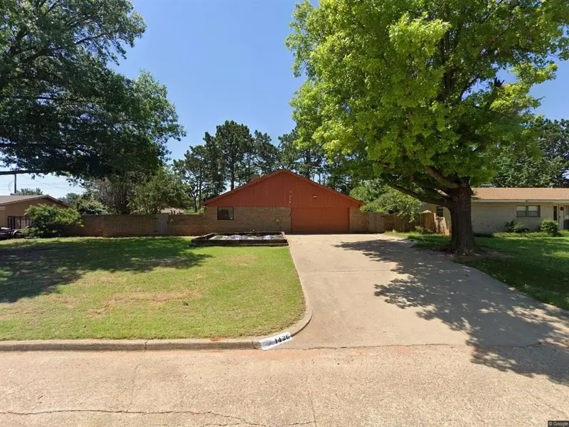 1426 Pine Avenue, Weatherford, OK 73096