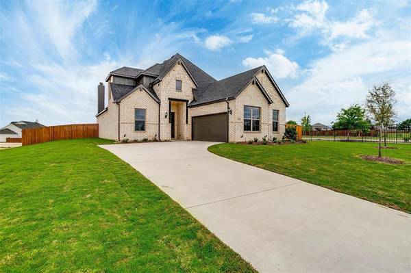 802 Lakewood Court, Midlothian, TX 76065