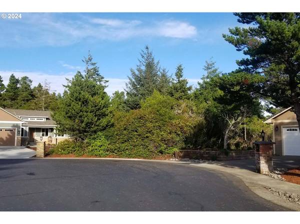 Shoreline DR,  Florence,  OR 97439