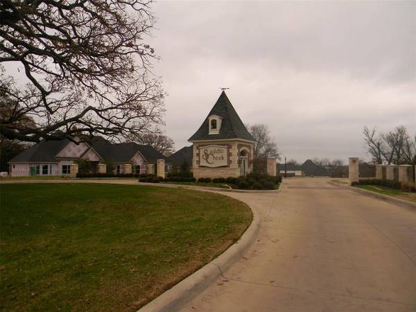 3900 Saddle Creek Boulevard, Denison, TX 75020