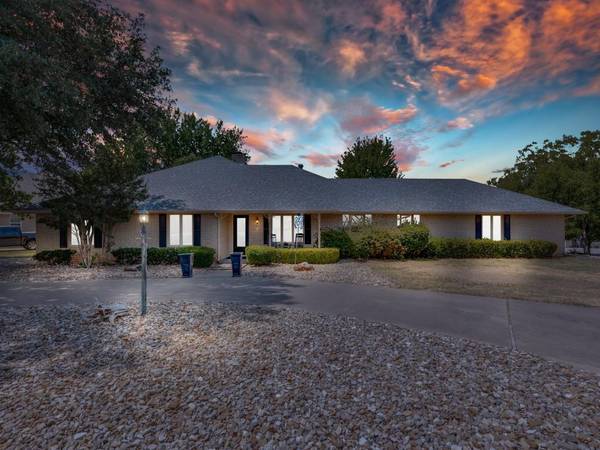 9016 Bontura Road, Granbury, TX 76049