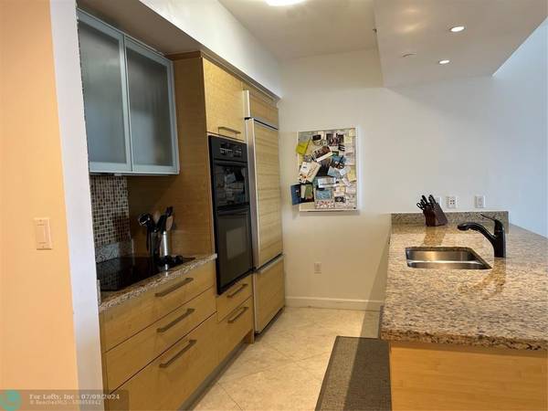 Hallandale Beach, FL 33009,1830 S Ocean Dr  #2203