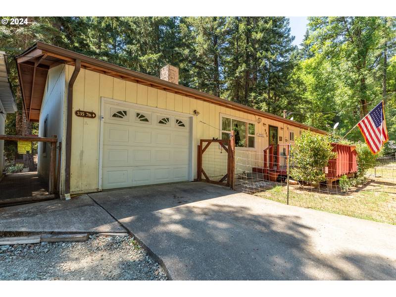 535 7TH ST, Glendale, OR 97442