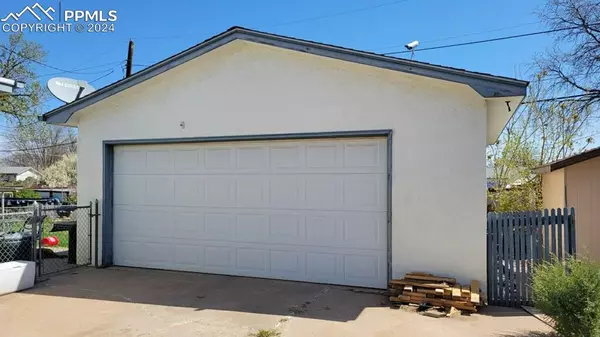 Pueblo, CO 81005,1616 Cherrywood LN