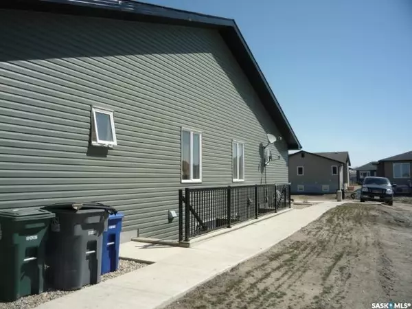 Carlyle, SK S0C 0R0,201 Carlyle AVENUE #3