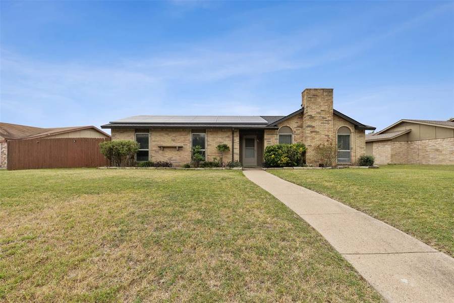 1110 Meadow Creek Drive, Lancaster, TX 75146