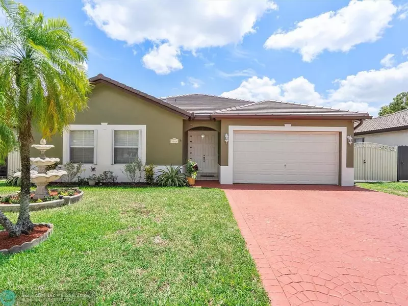 8806 NW 168th Ln, Miami Lakes, FL 33018