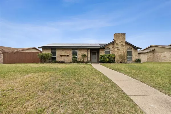 1110 Meadow Creek Drive, Lancaster, TX 75146