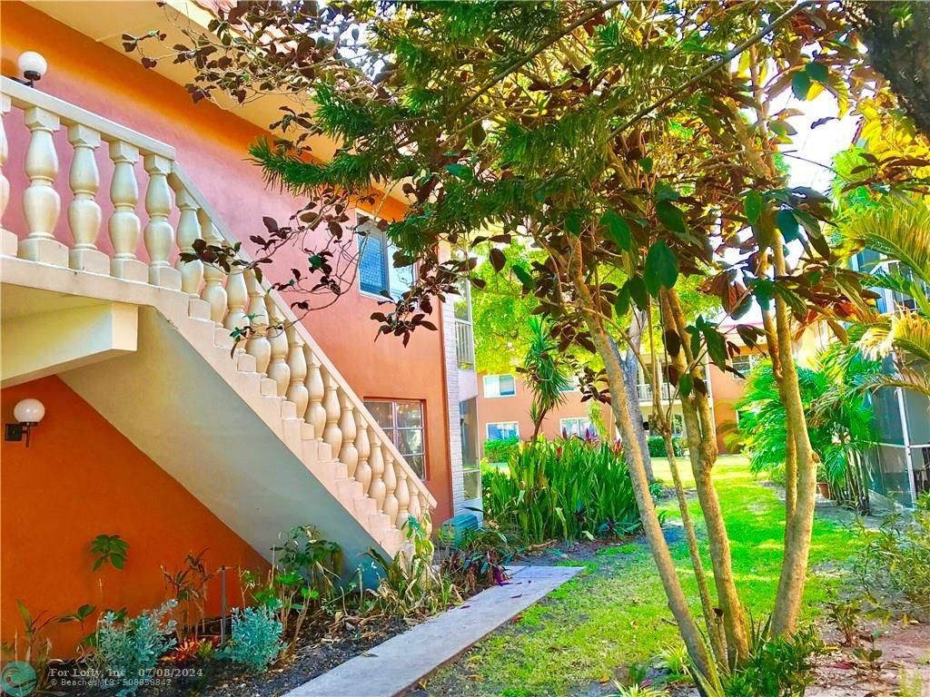 Wilton Manors, FL 33305,140 NE 19th Ct  #105-E