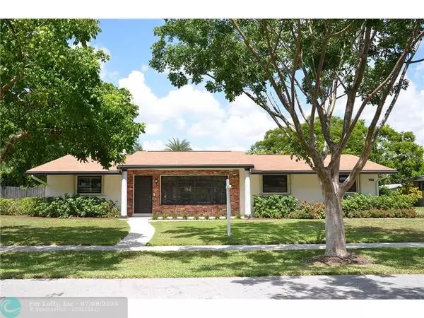 701 RIDGEWOOD LN, Plantation, FL 33317