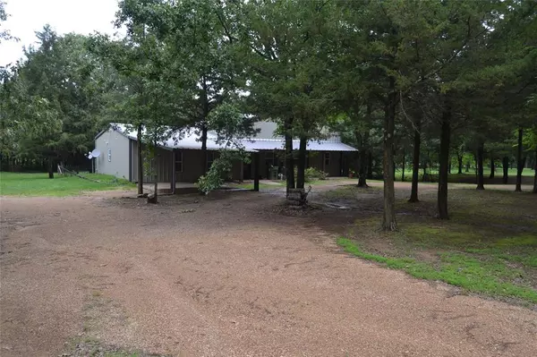 203 CR 33810, Paris, TX 75460