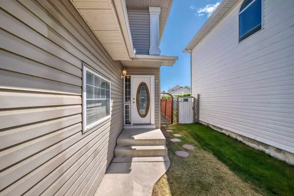 Calgary, AB T3K 4V7,262 Covewood PARK NE