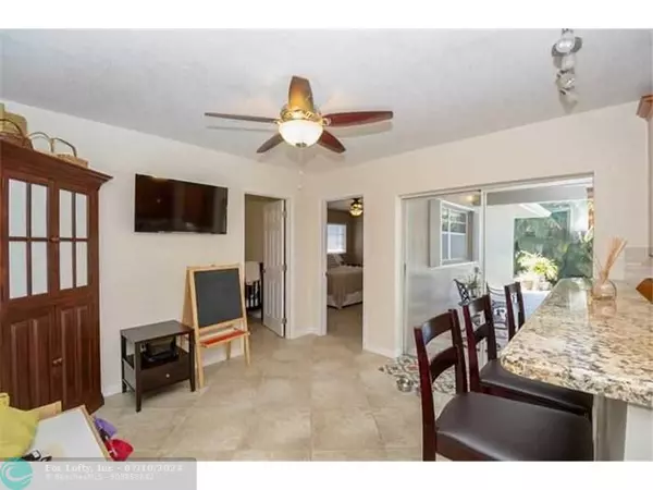 Plantation, FL 33313,7141 NW 11TH CT