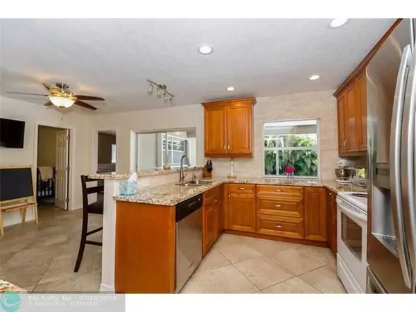 Plantation, FL 33313,7141 NW 11TH CT