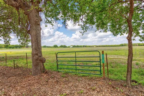 Burleson, TX 76028,8215 County Road 605A