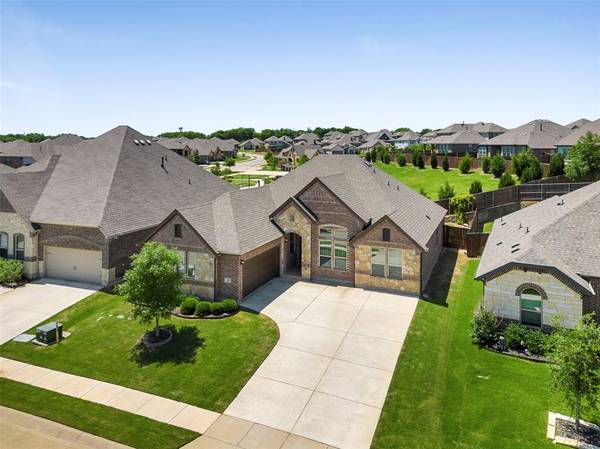 405 Oakcrest Drive, Justin, TX 76247