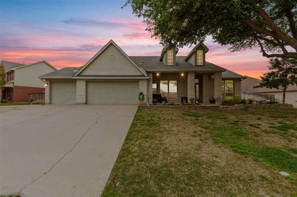 2 Adams Court, Mansfield, TX 76063