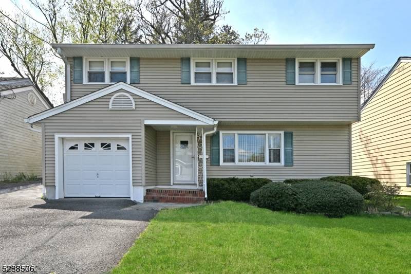 420 Greenwich St, Bergenfield Boro, NJ 07621