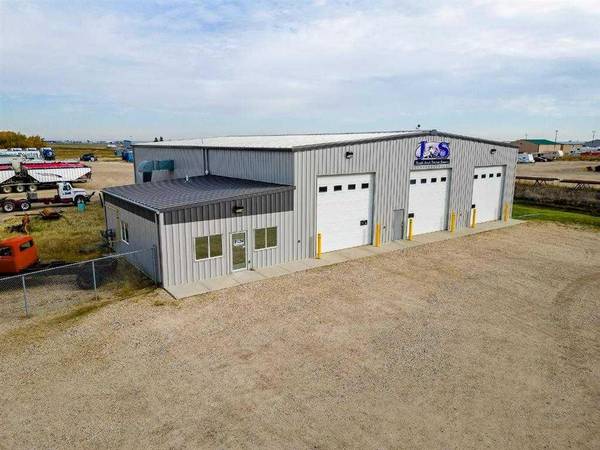 64014 713A Township, Clairmont, AB T8W 5E5