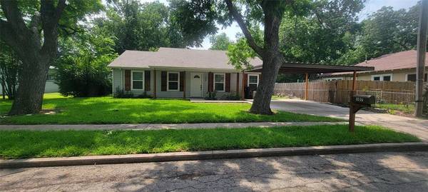 107 N Wood Street, Cleburne, TX 76033