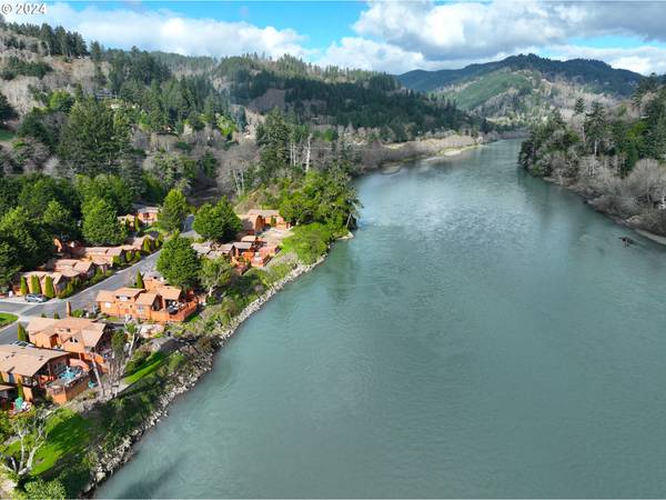 Brookings, OR 97415,97748 N BANK CHETCO RIVER RD #32