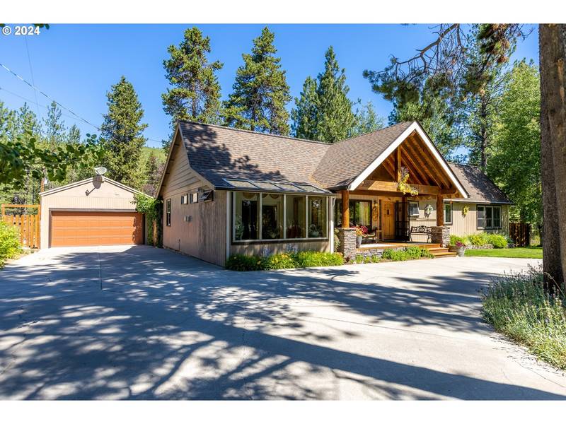 16390 SKYLINERS RD, Bend, OR 97703