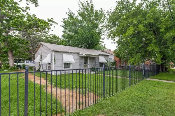 3901 E Berry Street,  Fort Worth,  TX 76105