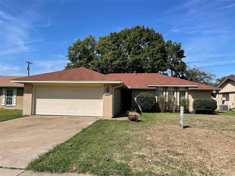 1002 Savannah Drive, Ennis, TX 75119