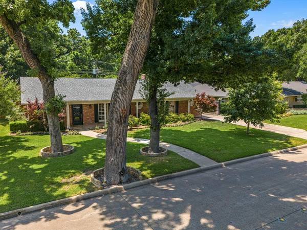 4109 Hartwood Drive, Fort Worth, TX 76109